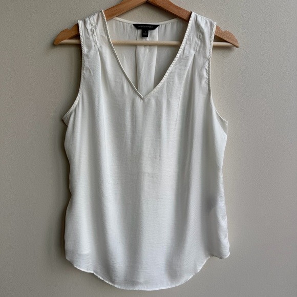 Banana Republic Cream V-Neck Tank Top - Picture 1 of 9